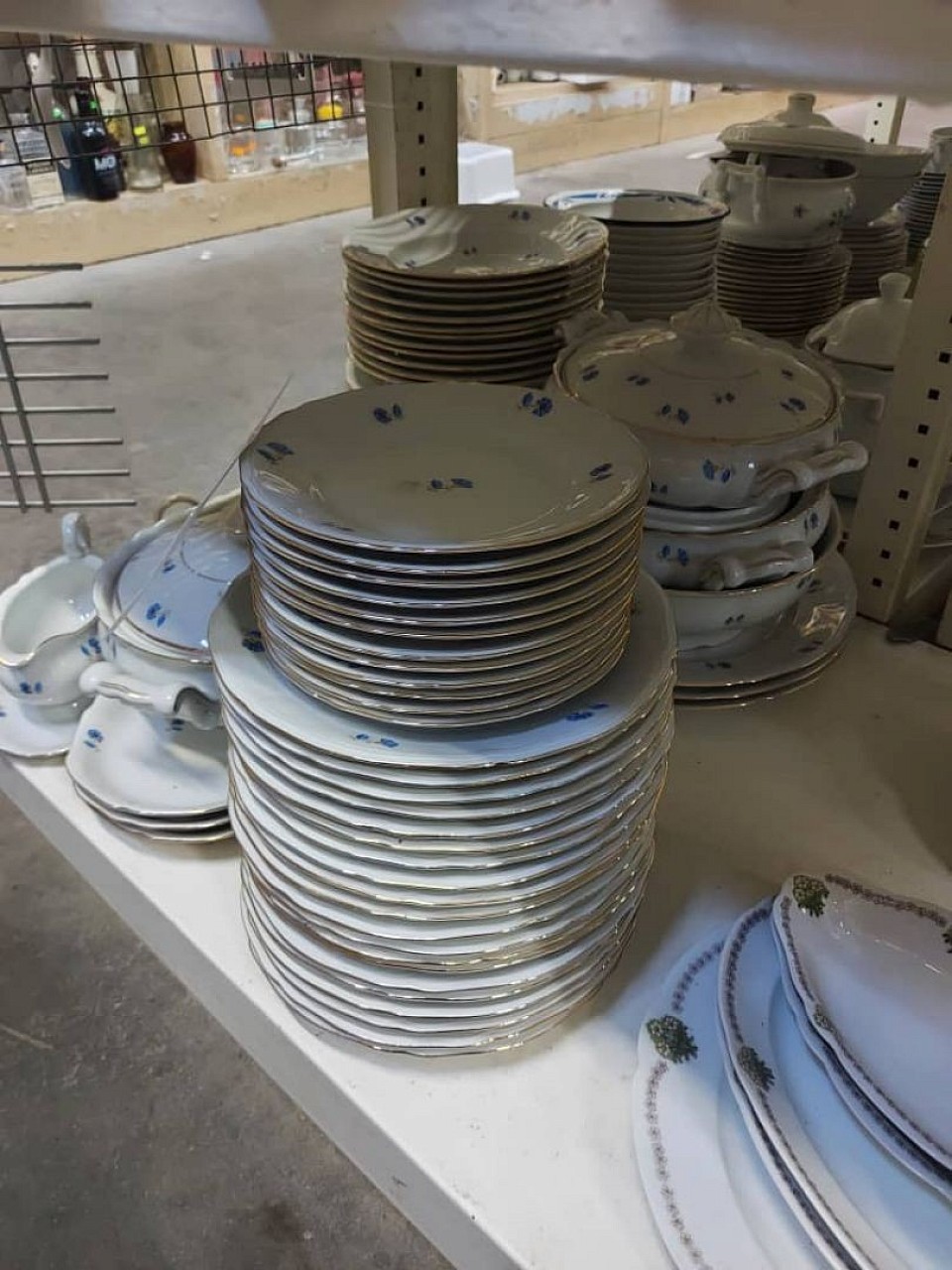 Ceramics plates 60 days remaining to be in stock