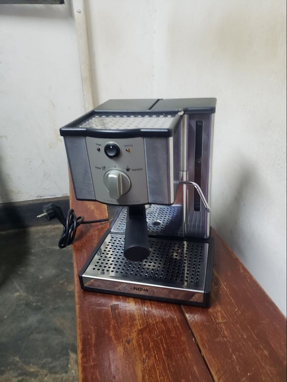 Commercial coffee machine discount 10% from 180,000 to 162,000